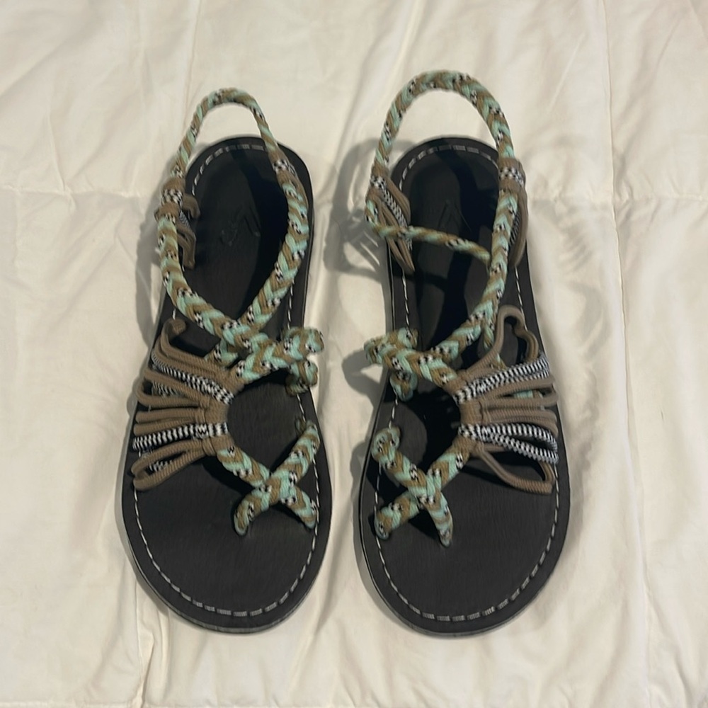 Vines Islandwear Original “Beach Babe” Sandals - Sz 8